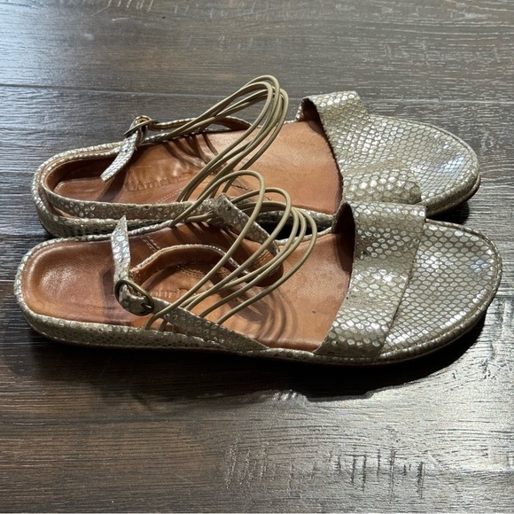 L’Amour Des Pieds Gold Silver Snake Print Leather Sandals Size 7.5 Women - Picture 4 of 11